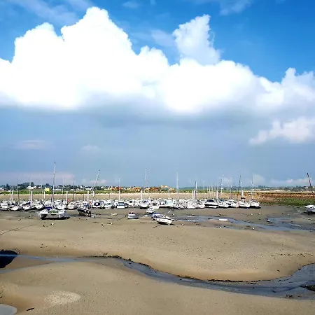 L' Anpeg, Dans Le Cotentin Jusqu'a 8 Personnes * Besneville